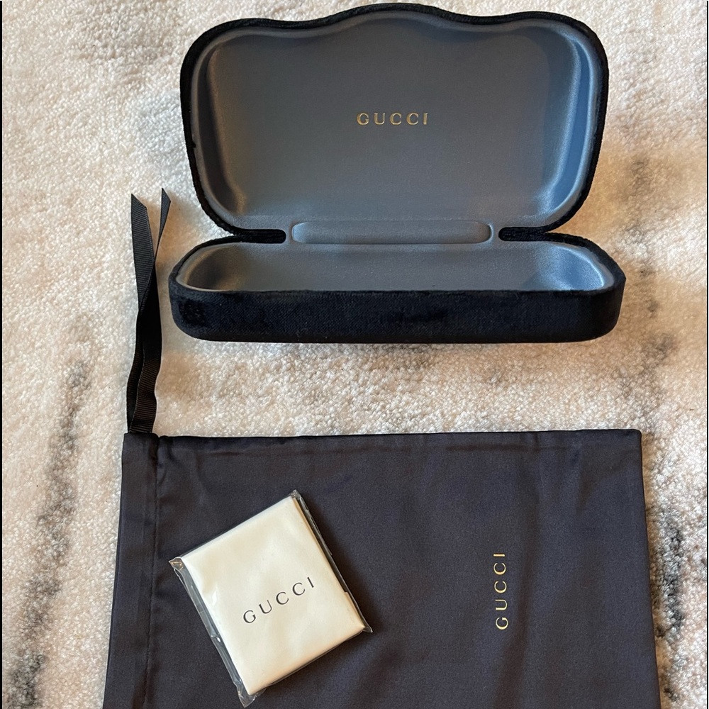 GUCCI VELVET SUNGLASSES CASE
